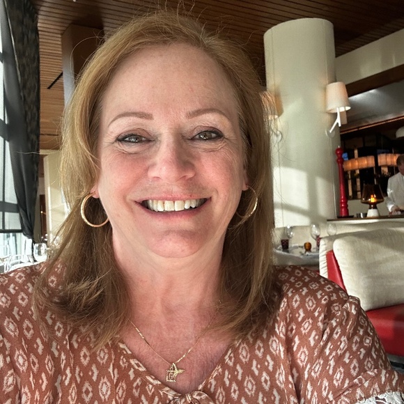 Meet your Posher, Gwen - Picture 1 of 1